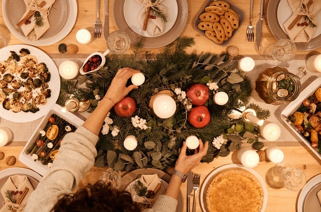 Using a few tips, you can enjoy the holidays and succeed with weight loss or weight maintenance.