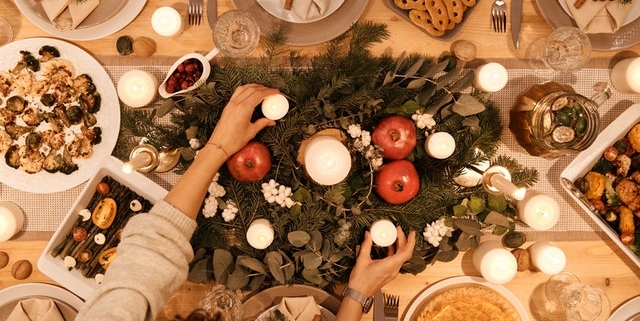 Using a few tips, you can enjoy the holidays and succeed with weight loss or weight maintenance.